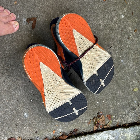 Auburn team issued athletic shoes to small for me in great condition - Picture 4 of 4